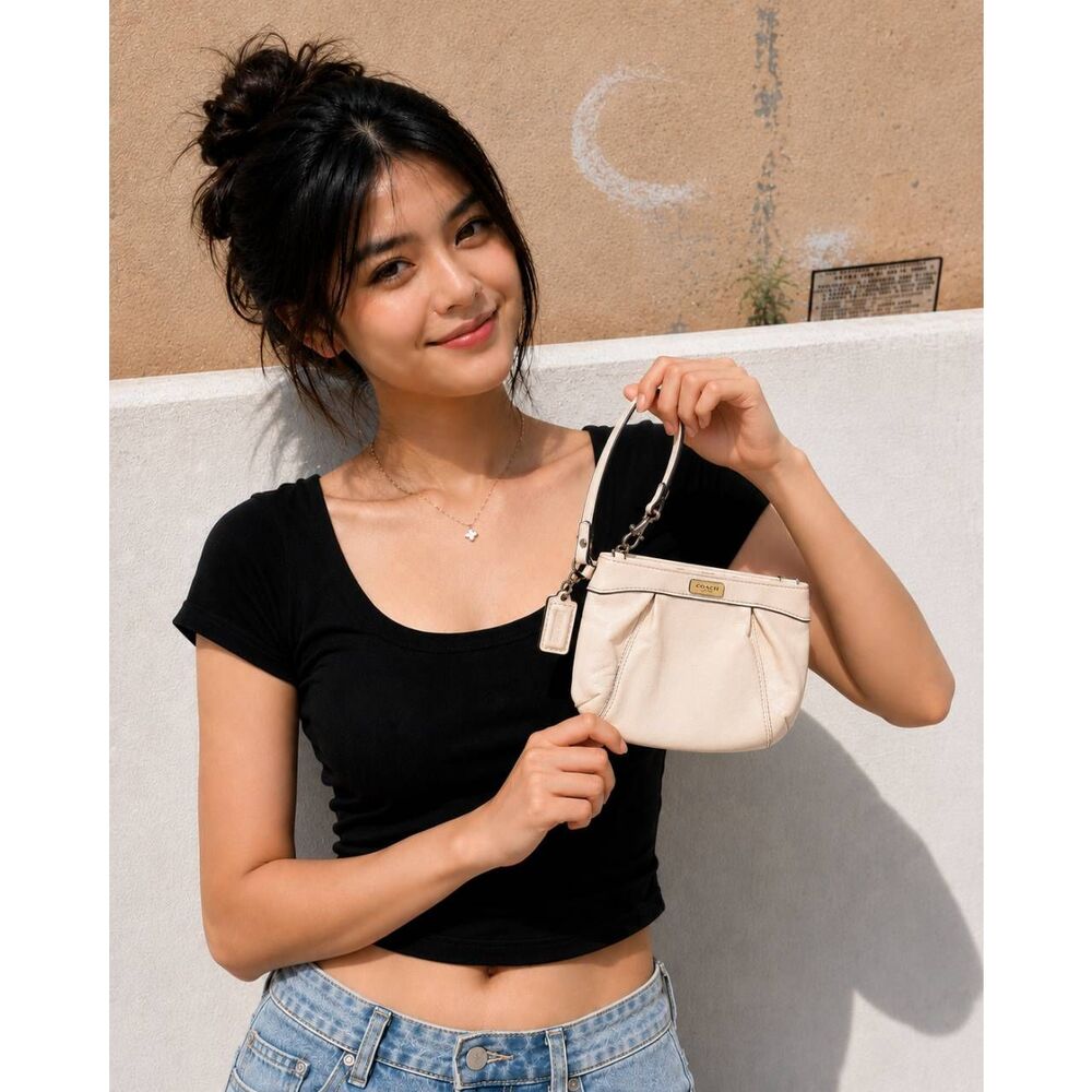 Coach Y2K Cream Leather Pleated Wristlet Small Zip Pouch Pink Lining